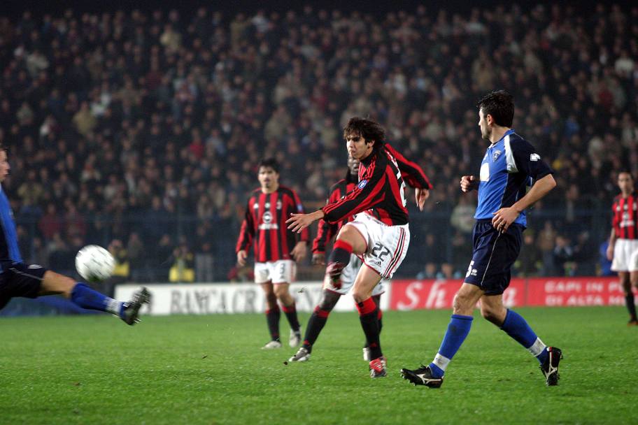 Il 6 dicembre 2003 torna al gol in campionato ancora con un destro dal limite e decide il match di Empoli. Omega
